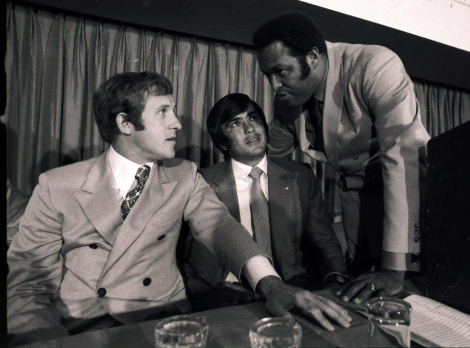 Fran Tarkenton (L), talking with John Mackey (R) and Roman Gabriel. (AP Photo/stf/Harry Harris)