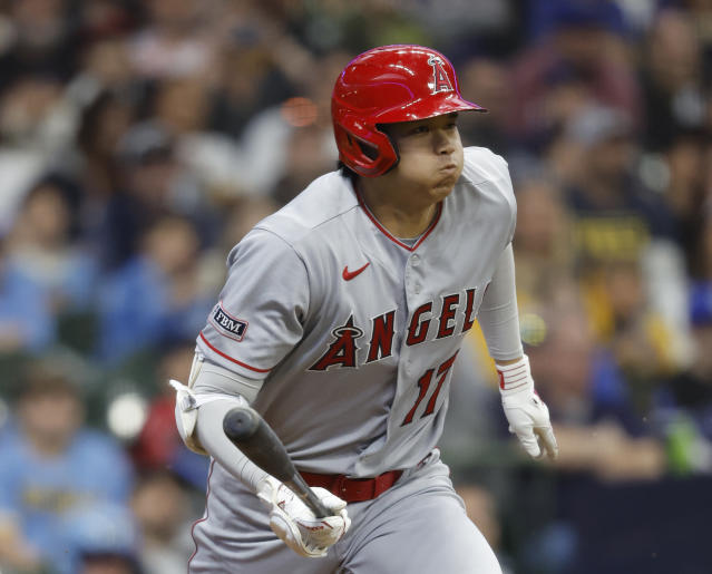 Tellez 8th-inning single lifts Brewers over Angels 2-1