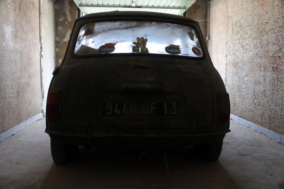 <p>The plates are from 1973. The car is from 1971. There must be a story there.</p>