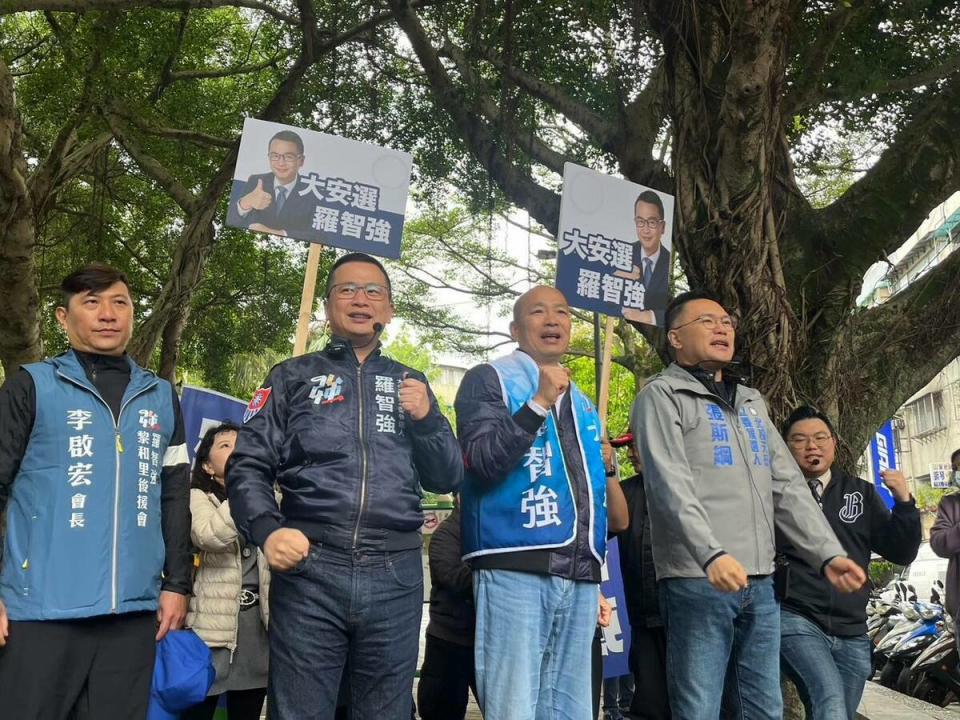 韓國瑜今（17）日在陪同國民黨大安區立委參選人羅智強街講中表示，民眾已經受夠了民進黨的貪汙腐敗，就連當年民進黨創黨的元老也沒想到腐敗情況如此嚴重。   圖 : 翻攝自羅智強臉書