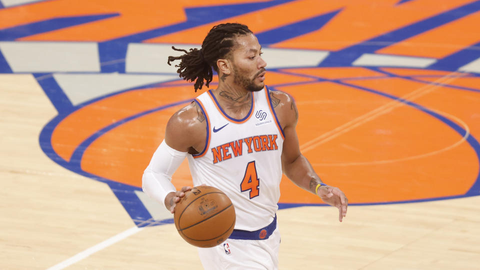 Feb 15, 2021; New York, New York, USA; New York Knicks' Derrick Rose (4) advances the ball against the Atlanta Hawks during the second quarter at Madison Square Garden. 