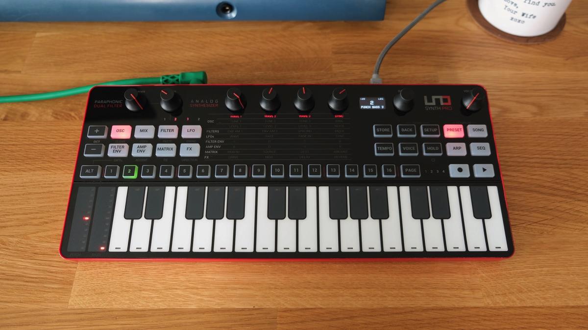 IK Multimedia UNO Synth Pro X