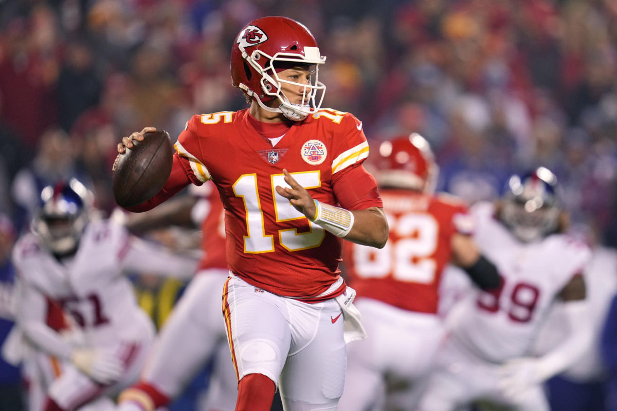 Patrick Mahomes helping Giants QBs learn Mike Kafka’s offense