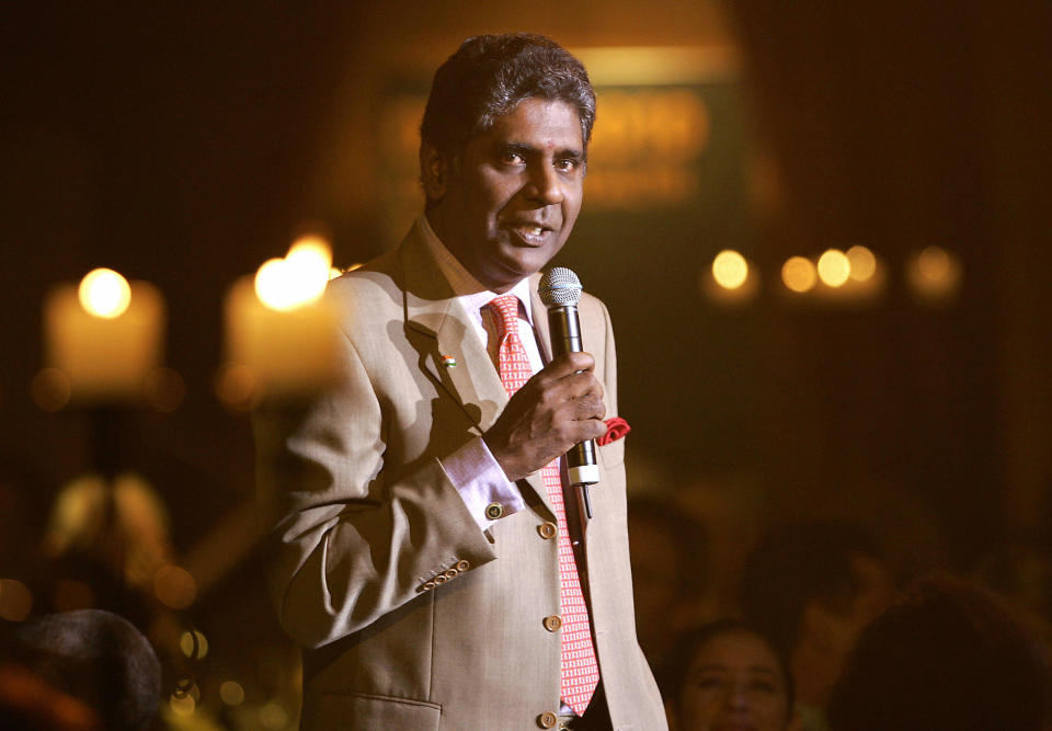 Melbourne, AUSTRALIA:  CORRECTION Legendary Indian tennis star Vijay Amritraj formally offers an open invitation to the 2010 Commonwealth Games in Delhi during the lavish Indian Gala Night at the Commonwealth Games in Melbourne, 23 March 2006.    AFP PHOTO/Torsten BLACKWOOD  (Photo credit should read TORSTEN BLACKWOOD/AFP via Getty Images)