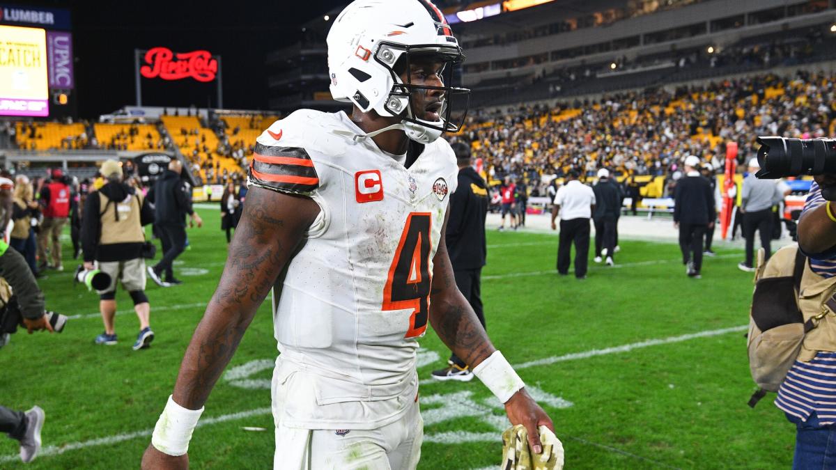 NFL won't discipline Deshaun Watson for making contact with referee during  Browns vs. Steelers