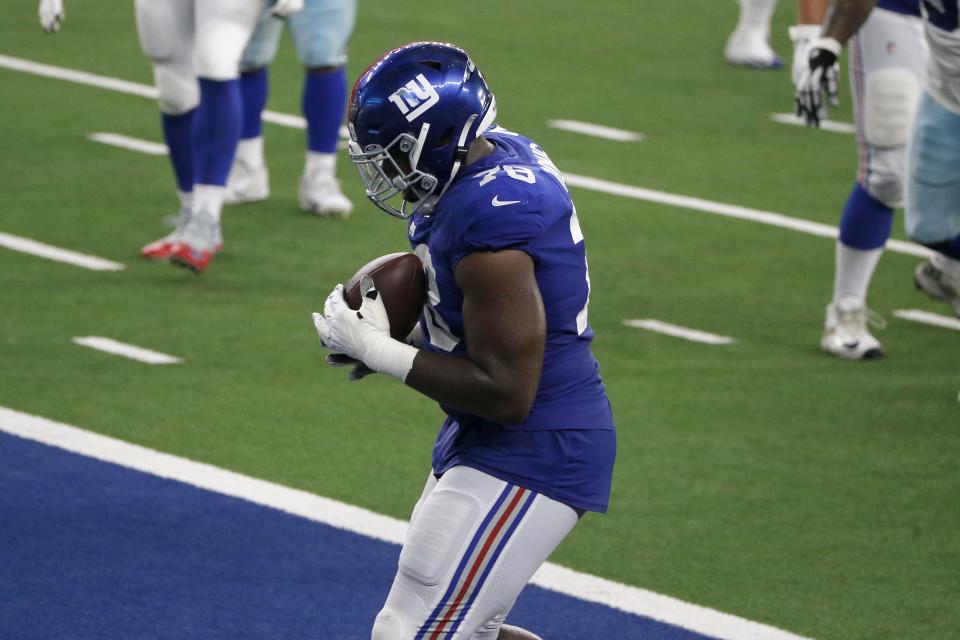 New York Giants offensive tackle Andrew Thomas (78) catches a pass for a two-point conversion in the second half of an NFL football game against the Dallas Cowboys in Arlington, Texas, Sunday, Oct. 11, 2020. (AP Photo/Michael Ainsworth)