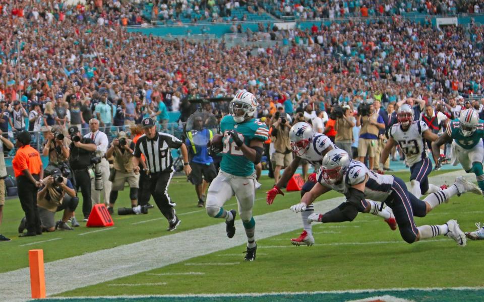 Kenyan Drake scores an incredible last-second touchdown to win it for the Dolphins against New England - Miami Herald
