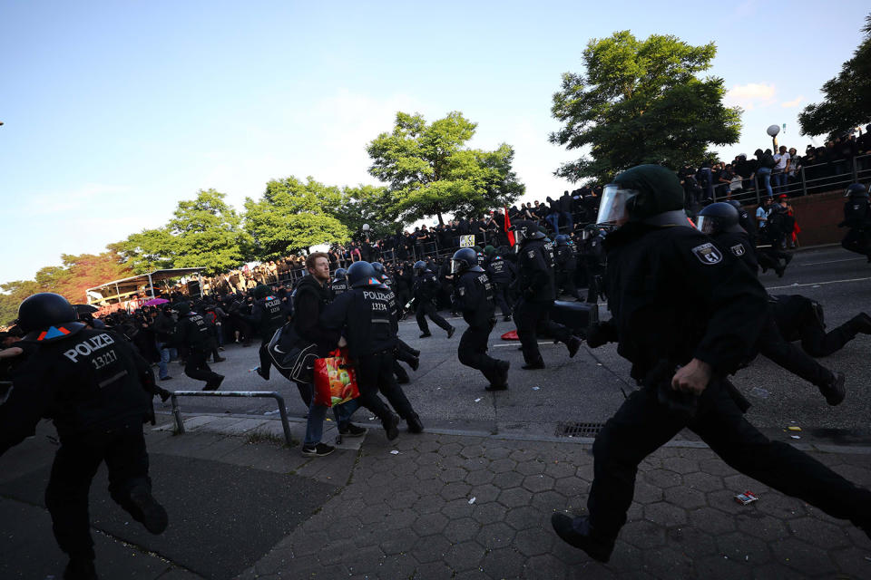 <p>German riot police try to stop protesters during the demonstrations during the G-20 summit in Hamburg, Germany, July 6, 2017. (Photo: Kai Pfaffenbach/Reuters) </p>