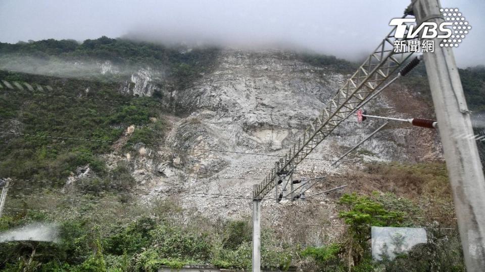 崇德地震崩壁。(圖／胡瑞麒攝)