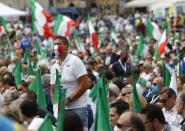 Sul palco di Piazza del Popolo il vicepresidente di Forza Italia, Antonio Tajani, la leader di Fratelli d'Italia, Giorgia Meloni, e Matteo Salvini.