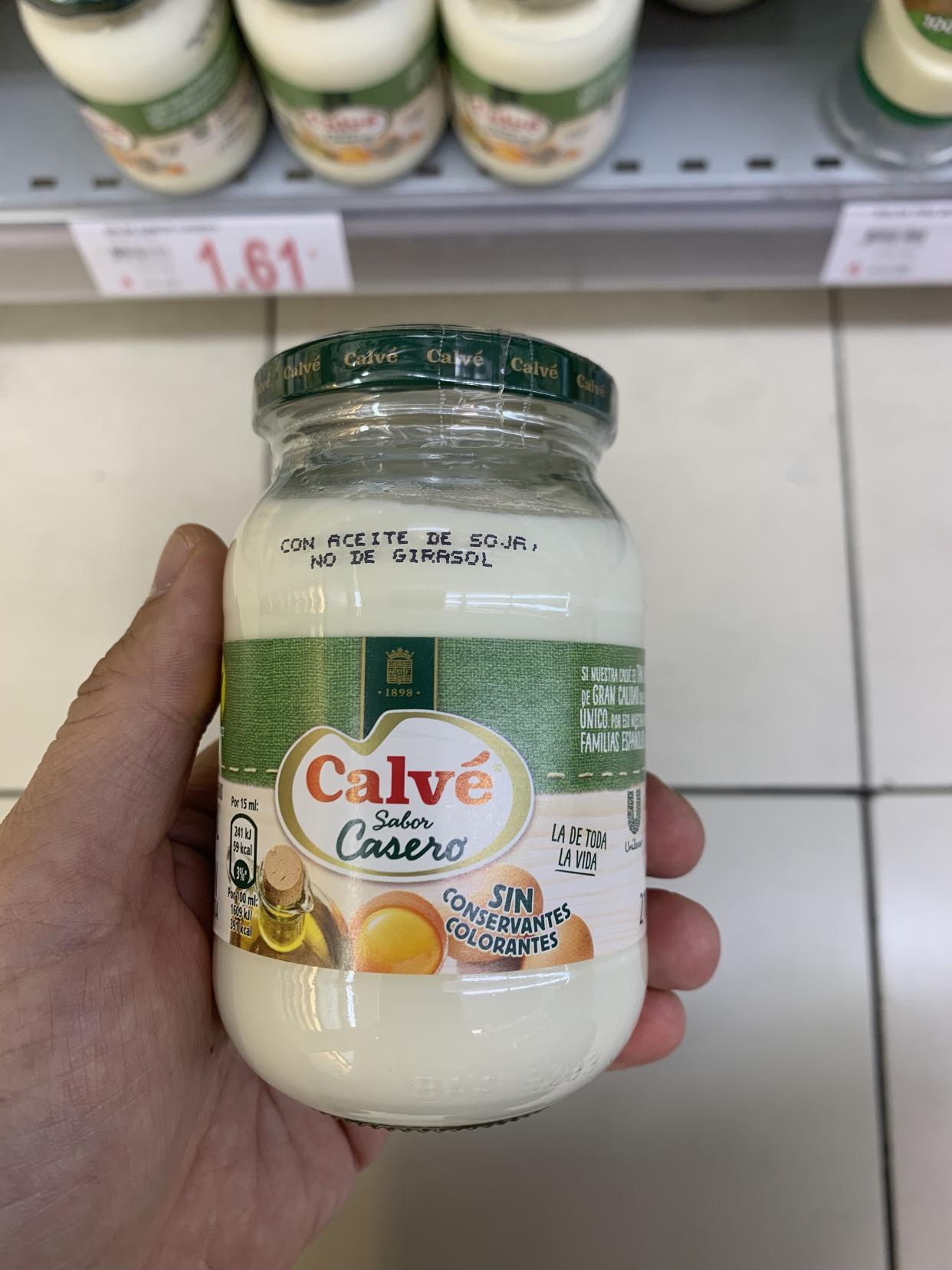 La mayonesa Calvé indicando que lleva aceite de soja y no de girasol. Foto: Javier Sánchez
