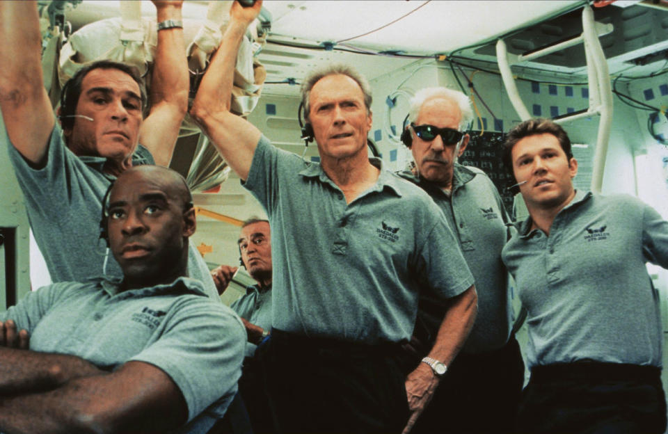 TOMMY LEE JONES, COURTNEY B. VANCE, JAMES GARNER, CLINT EASTWOOD, DONALD SUTHERLAND, LOREN DEAN, SPACE COWBOYS, 2000 (Alamy Stock)