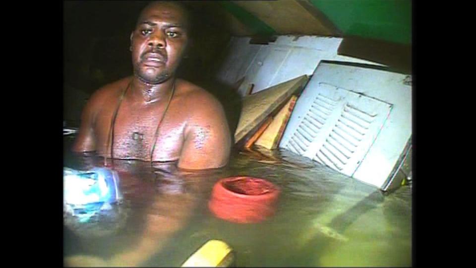 2013年發生的奈及利亞外海翻船事件，倖存者歐基恩（Harrison Okene）當時在水下30公尺的沉船裡，待了整整3天才獲救。（AFP）