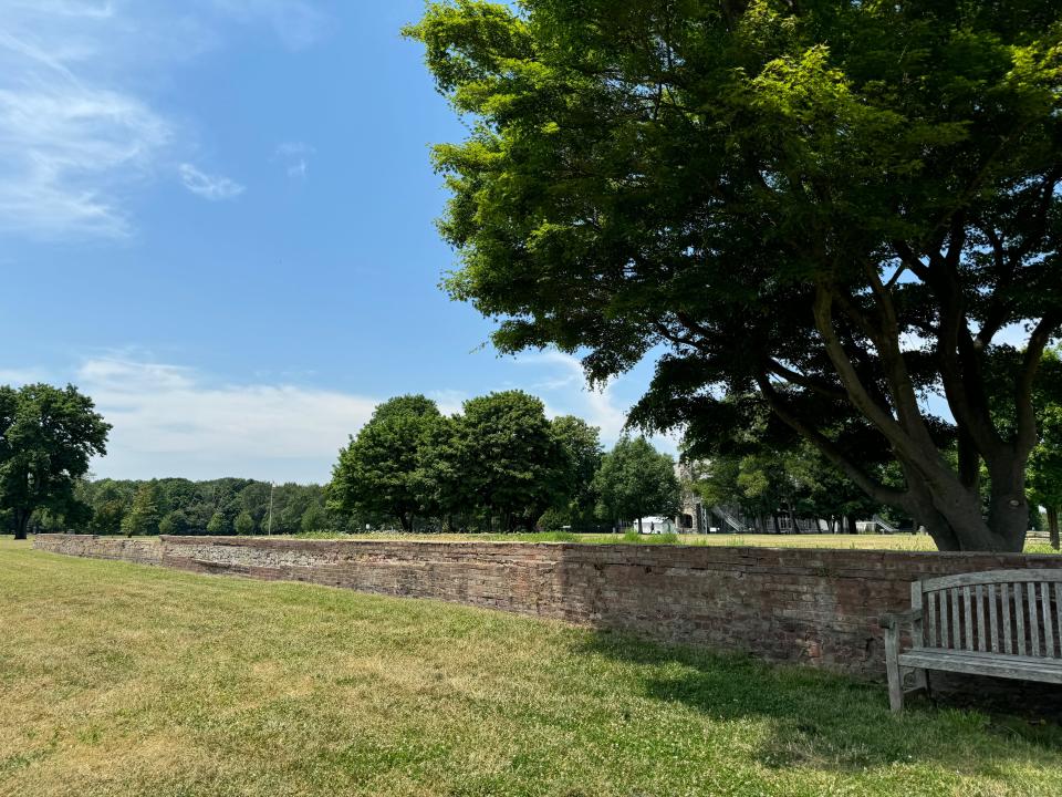 lawn outside castle gould to hempstead house