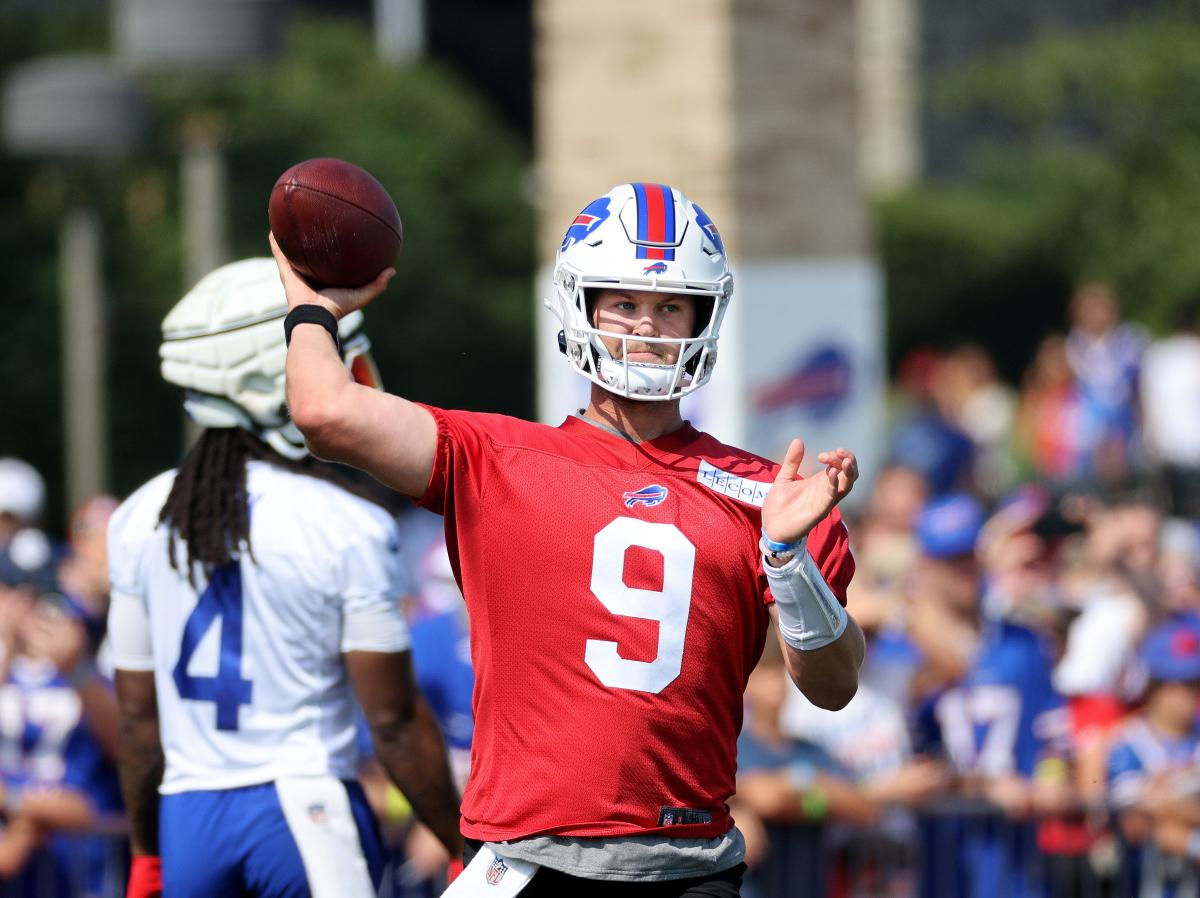 BILLS CAMP: Over 35,000 fans attend 'Return of the Blue and Red';  Observations from the sideline, Sports