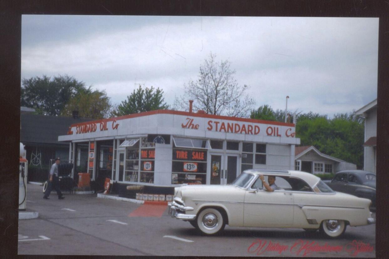 1954 gas station