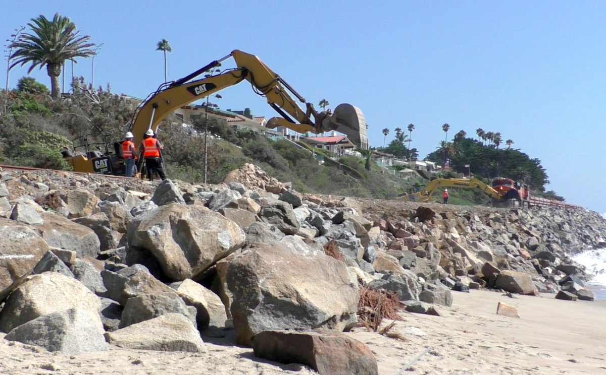 Not what surfers wanna see in San Clemente.<p><a href="https://www.bringbackourbeaches.com/" rel="nofollow noopener" target="_blank" data-ylk="slk:Photo: Bring Back Our Beaches;elm:context_link;itc:0;sec:content-canvas" class="link ">Photo: Bring Back Our Beaches</a></p>