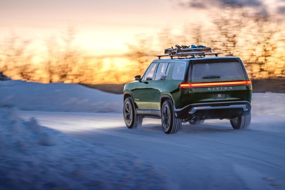 2021 rivian r1s rear