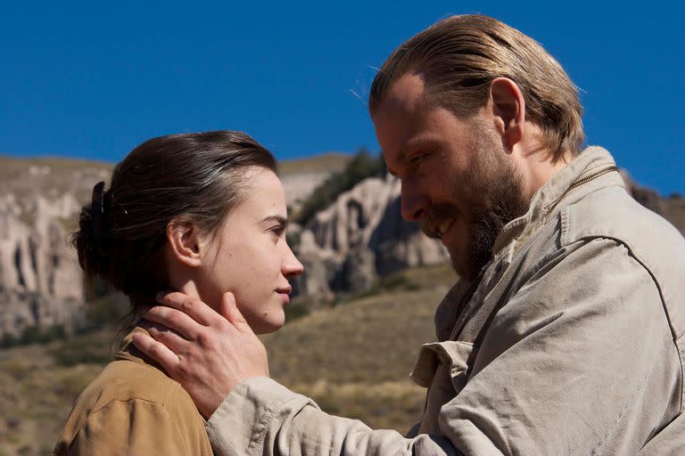 Celeste Cid y Max Riemelt, en una escena del film de Jeanine Meerapfel