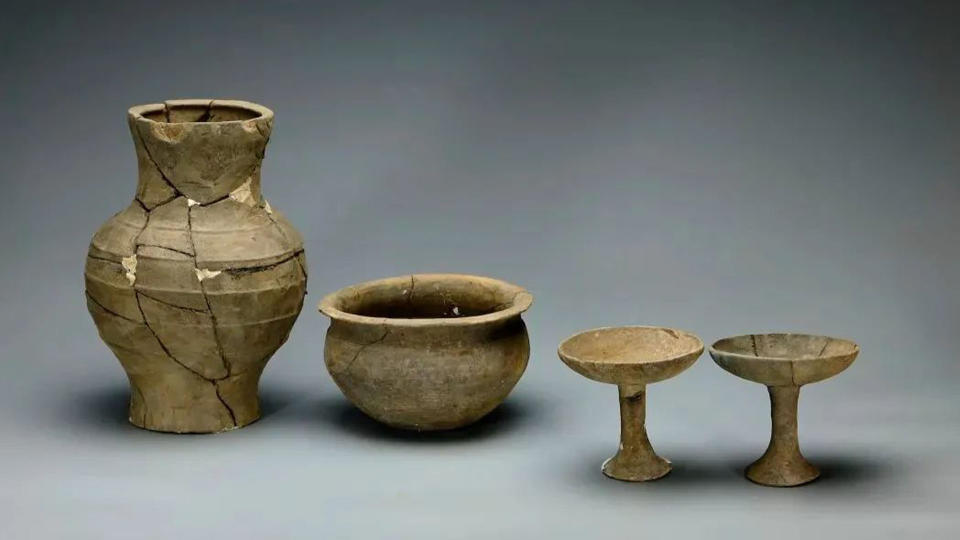 Most of the tombs also included pottery. The Chu state that ruled Xiangyang at this time once had a distinctive culture, but it's not yet known if any of the newfound artifacts reflect this.