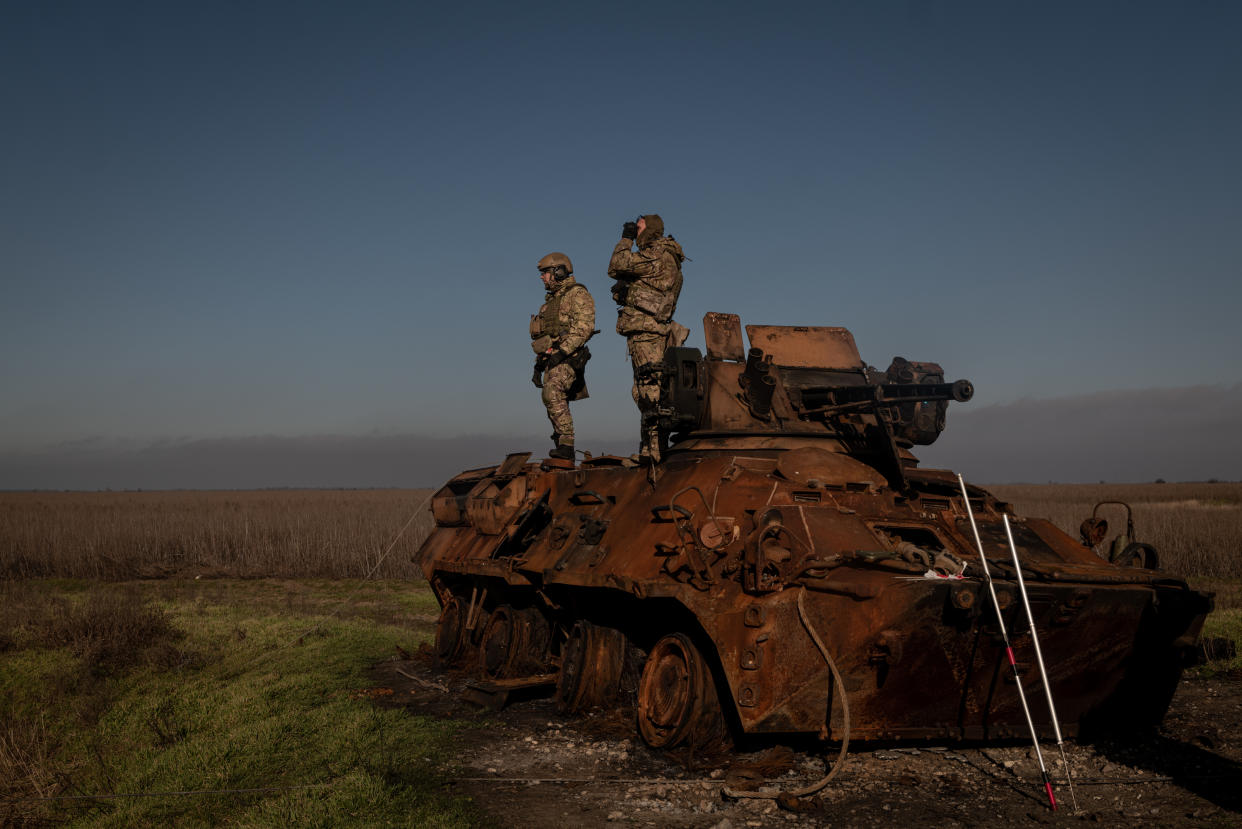 Un vehículo militar ucraniano destruido en Pravdyne, Ucrania, el 21 de enero de 2023. (Nicole Tung/The New York Times)
