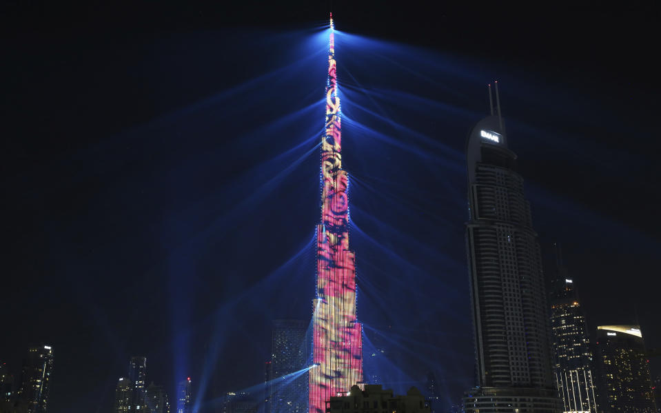 <p>An LED light show illuminates the Burj Khalifa, the world’s tallest building, to celebrate the New Year in Dubai, United Arab Emirates, Monday, Jan. 1, 2018. (Photo: Jon Gambrell/AP) </p>