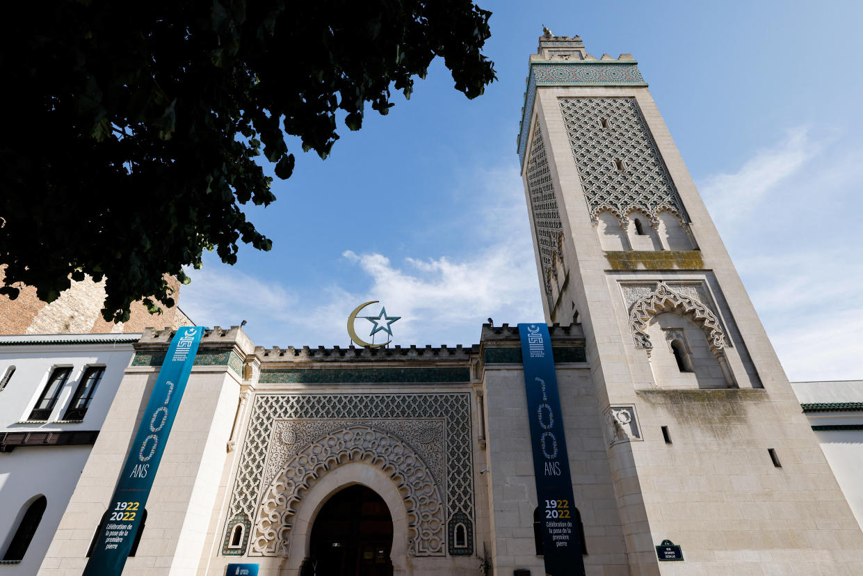 Le Ramadan débute officiellement ce lundi 11 mars, mais pourquoi doit-on attendre la veille pour le savoir (Photo de la mosquée de Paris prise en 2022) 