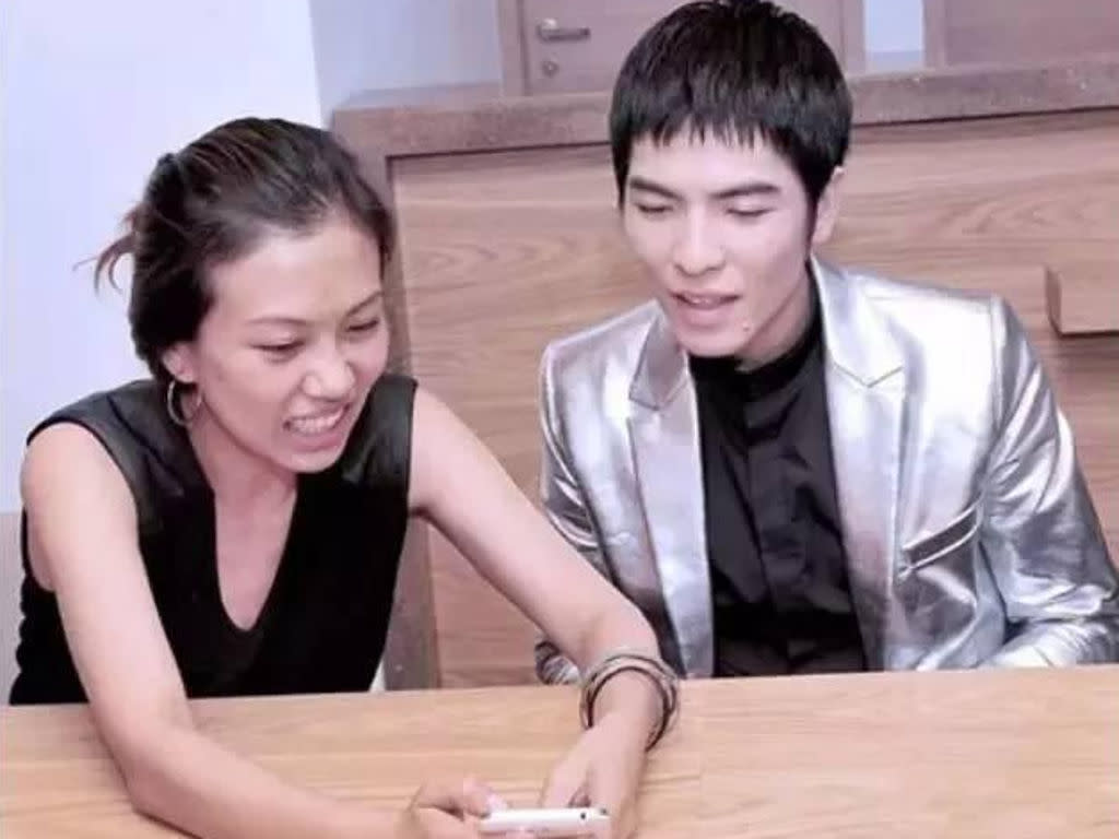 Jam Hsiao Sparks Rumours Of Romance With Manager Again 9579