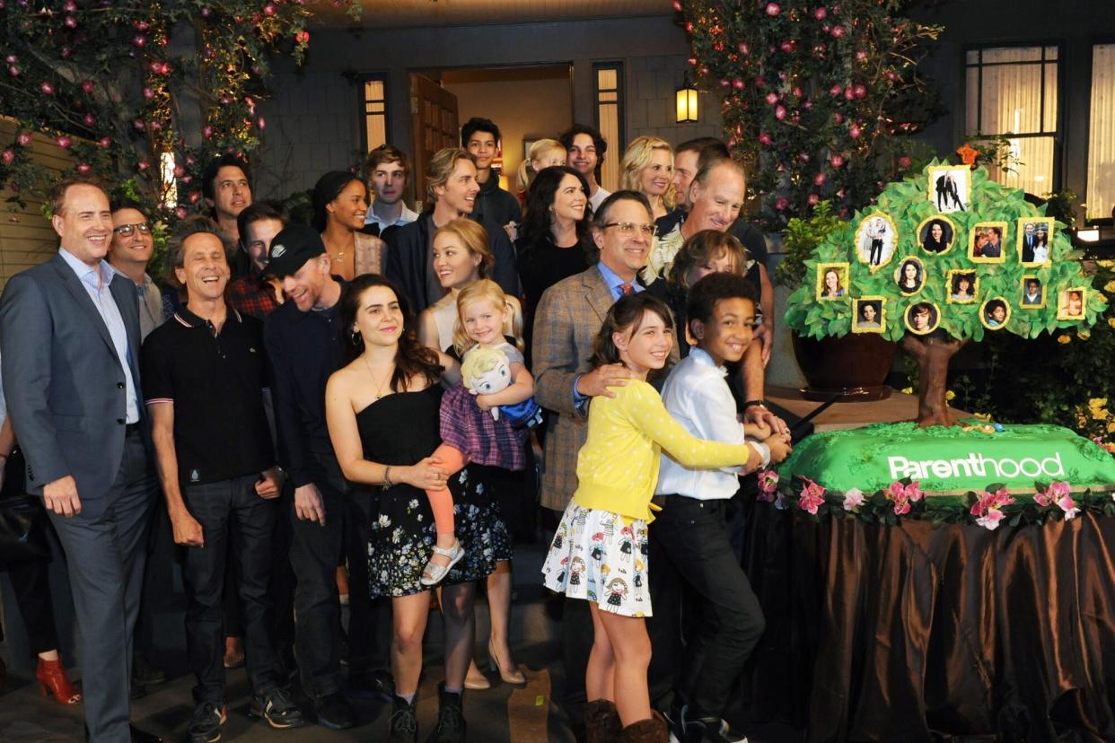 PARENTHOOD -- "100th Episode Cake Cutting Celebration" -- Pictured: The cast of "Parenthood," Peter Krause; Lauren Graham; Dax Shepard; Monica Potter; Erika Christensen; Sam Jaeger; Savannah Paige Rae; Max Burkholder; Joy Bryant; Miles Heizer; Mae Whitman; Bonnie Bedelia; Craig T. Nelson; Tyree Brown; Xolo Mariduena; Ray Romano; Jason Ritter; Mia Allan; Ella Allan along with executive producers Brian Grazer, Ron Howard, Jason Katims and NBC Entertainment Chairman Robert Greenblatt, celebrate the show's 100th episode at a cake-cutting ceremony on the set at Universal Studios Friday afternoon -- (Photo by: Colleen Hayes/NBCU Photo Bank/NBCUniversal via Getty Images via Getty Images)