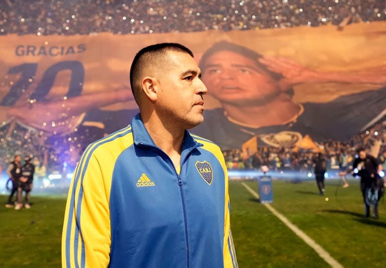 Riquelme, en su despedida; el ídolo hecho bandera; en las elecciones se verá si le alcanza para seguir como conductor del club