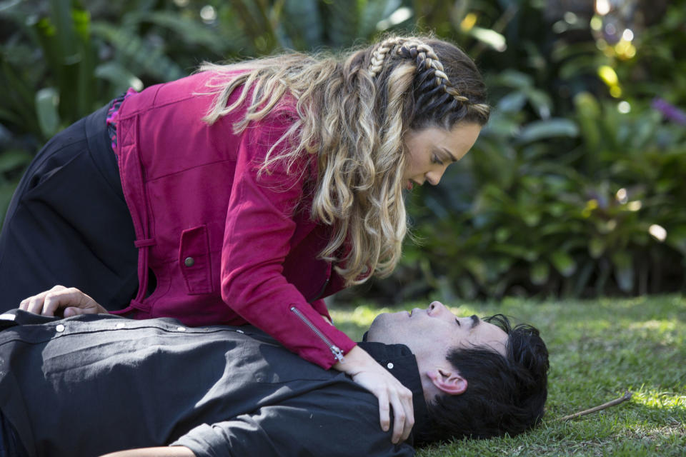 Monday, March 27: Tori begs Justin to regain consciousness