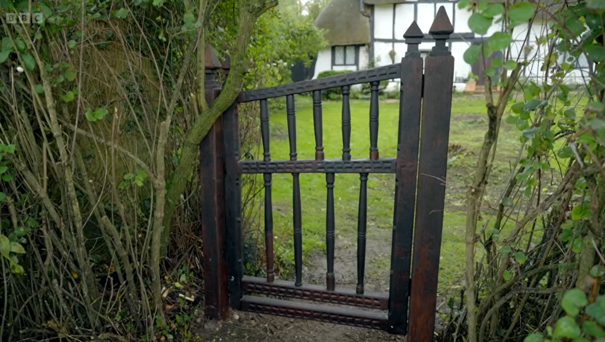 Roald Dahl's old gate featured in The Repair Shop. (BBC screengrab)