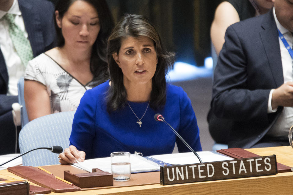 La embajadora de EEUU ante la ONU Nikki Haley hablando durante una reunión del Consejo de Seguridad sobre Mianmar el 28 de agosto del 2018. (AP Photo/Mary Altaffer, File)