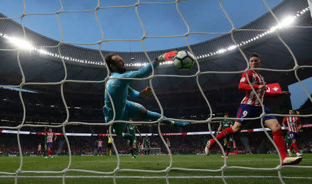 Soccer Football - La Liga Santander - Atletico Madrid v Real Betis - Wanda Metropolitano, Madrid, Spain - April 22, 2018 Real Betis' Dani Gimenez saves a shot from Atletico Madrid's Fernando Torres REUTERS/Juan Medina