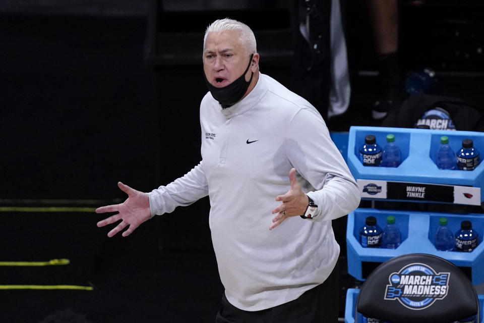 Oregon State head coach Wayne Tinkle questions a call during the first half of an Elite 8 game against Houston in the NCAA men's college basketball tournament at Lucas Oil Stadium, Monday, March 29, 2021, in Indianapolis. (AP Photo/Michael Conroy)