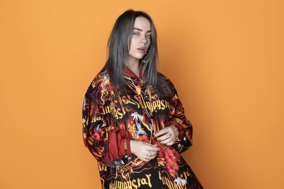 Sie ist der größte Popstar der U21-Generation: Mit ihrem Debüt "When We All Fall Asleep, Where Do We Go?" toppte Billie Eilish 2019 weltweit die Charts, das Album wurde vielfach mit Gold und Platin ausgezeichnet. Und nicht nur Teenager, auch gestandene Popkritiker und Musiklegenden wie Dave Grohl sind Fans ihres Mixes aus Pop, Elektro und HipHop.