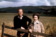 <p>The Queen at Prince Philip pose for a photo at Balmoral in 1972 to celebrate their silver wedding anniversary. (PA Images via Getty Images)</p> 