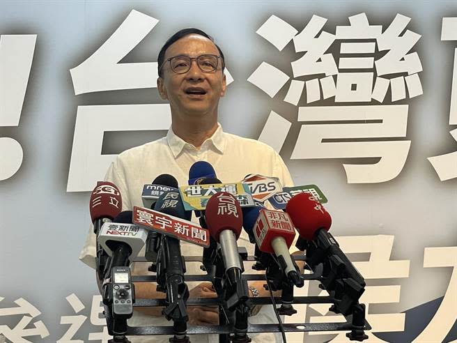 眾黨前立委蔡壁如爆料國民黨主席朱立倫與民眾黨總統參選人柯文哲近期曾相互電話聯繫，朱立倫回應，非綠大聯盟、在野大聯盟都有共識。（洪浩軒攝）