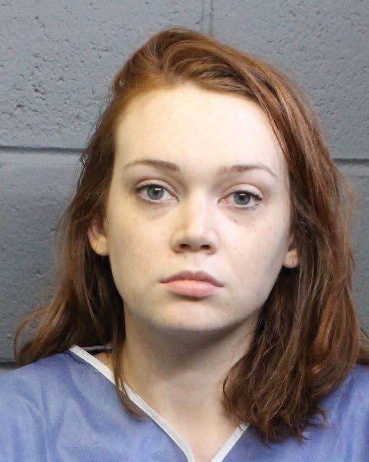 Kelly May Algar of Georgia was arrested for leaving her 3-year-old child home alone to go drinking with her boyfriend. (Photo: Courtesy of the Forsyth County Sheriff's Office)