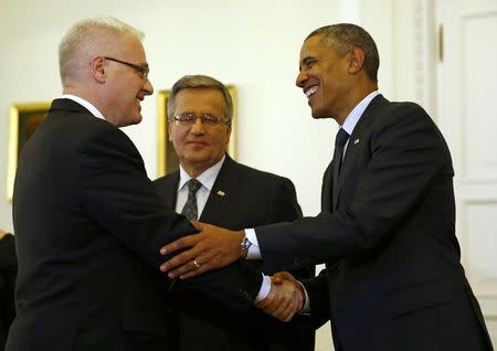 U.S. President Barack Obama shakes hands with Croatia's President Ivo Josipovic (L) as Poland's President Bronislaw Komorowski (C) looks on before a meeting with Central and Eastern European Leaders at the Presidential Palace in Warsaw June 3, 2014. REUTERS/Kacper Pempel