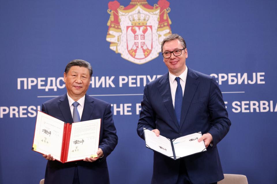 2024年5月8日，塞爾維亞總統武契奇（Aleksandar Vucic）在首都貝爾格勒熱情接待中國國家主席習近平，雙方並簽署文件。路透社