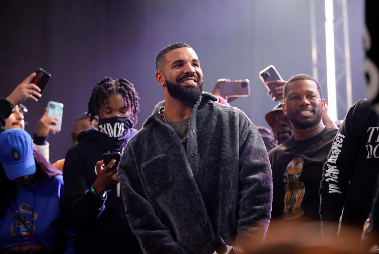 Drake’s Parents Pose Together During Father’s 1st Trip to Canada in 15 Years: ‘They Let the OG Back In’