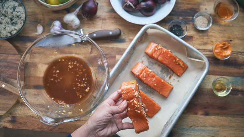 preparing salmon filets in marinade