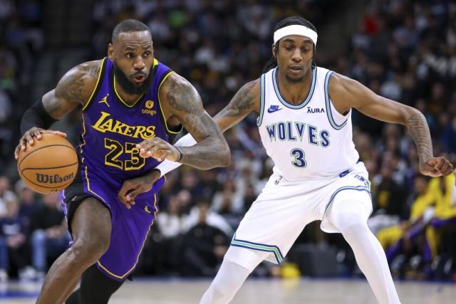 LeBron James slams controversial call after Lakers loss: 'It's obvious it's  a three' - Yahoo Sports