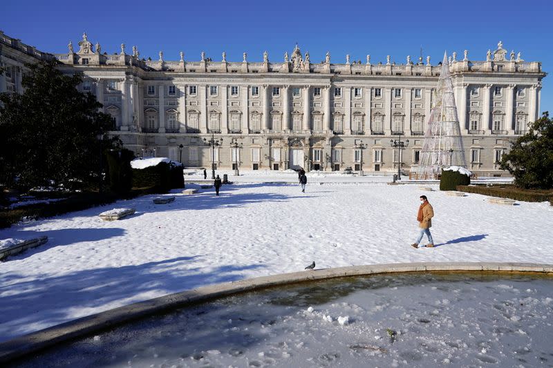 Heavy snowfall in Madrid