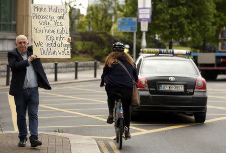 A Yes campaigner holds up a placard in central Dublin in Ireland May 21, 2015. REUTERS/Cathal McNaughton