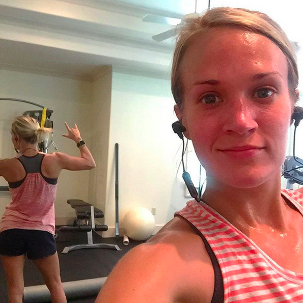 <p>This country singer isn’t afraid to sweat, and she wants everybody to know it. We love her <i>real</i> no makeup photo. (Photo: Instagram)</p>