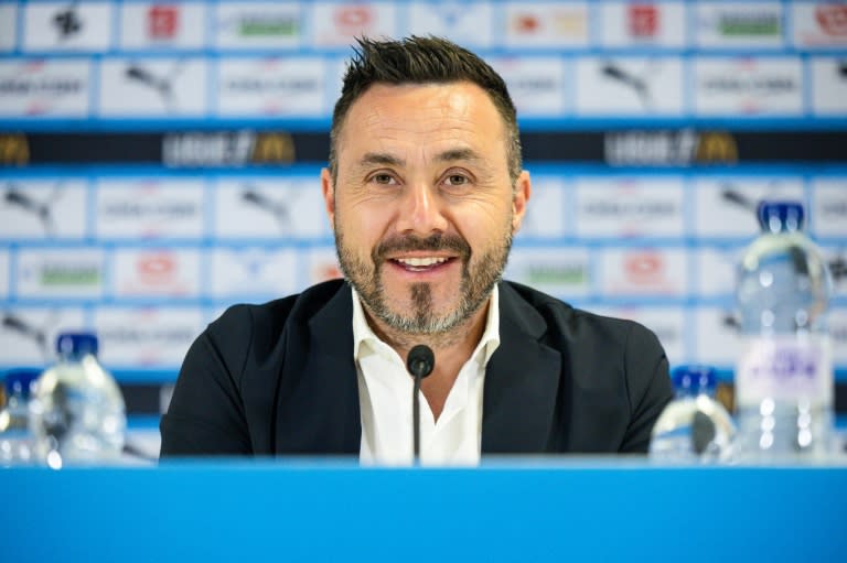 El nuevo entrenador del Marsella, el italiano Roberto de Zerbi, en su presentación oficial, el 9 de julio en la ciudad francesa (Clément Mahoudeau)