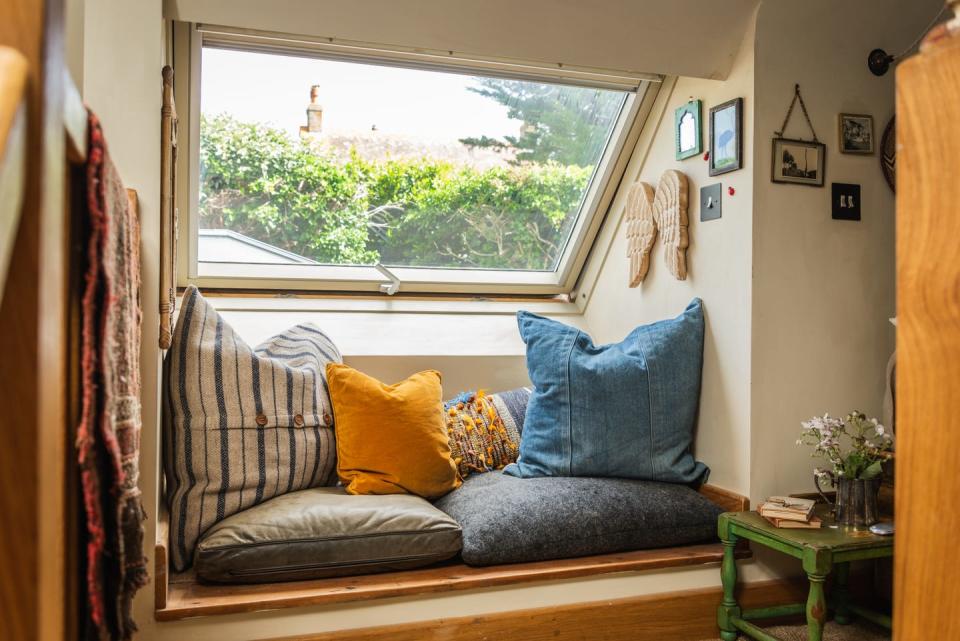 window seat with cosy cushions