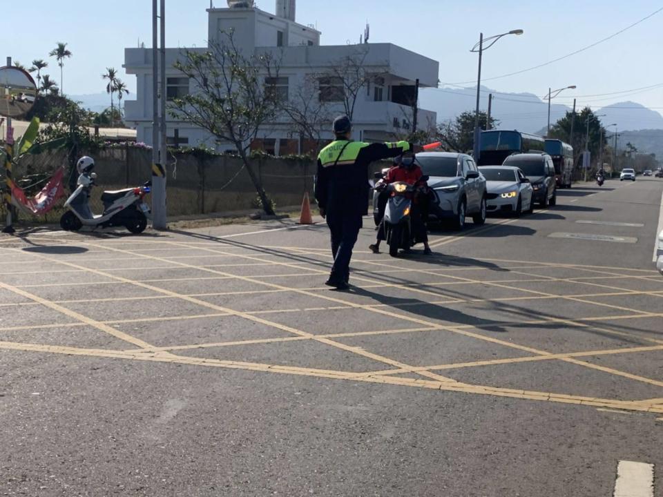 元旦連假東勢警分局將全力執行交通疏導勤務。(圖/記者謝榮浤翻攝)